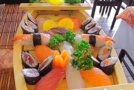 Le poisson cru au restaurant japonais