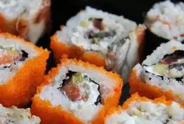 Les dessous de la fabrication des sushis industriels - Reportage Direct 8