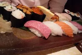 Sushi : peut-on remplacer le poisson cru par de la charcuterie ?