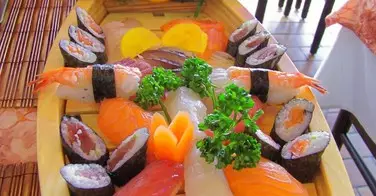 Le poisson cru au restaurant japonais